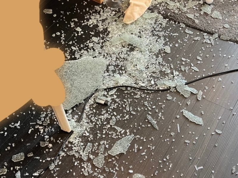 空き巣⁉ 悲惨。強化ガラス家具の恐怖。