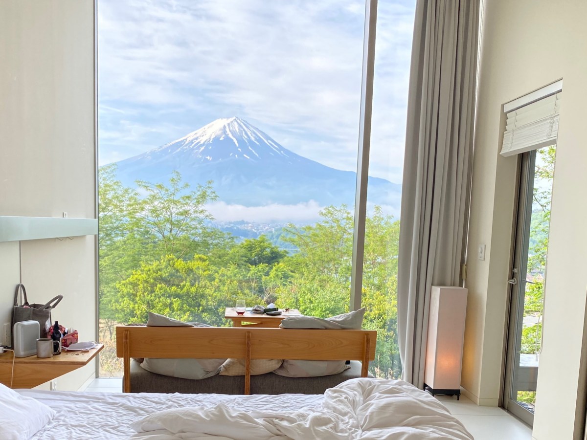 この眺めのために泊まる｜星のや富士